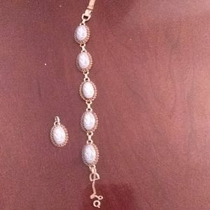 Vintage Cameo Wedgwood bracelet and pendant